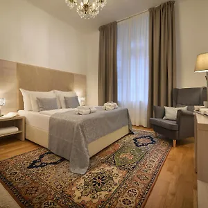 Old Town By Little King Apart Otel Prag
